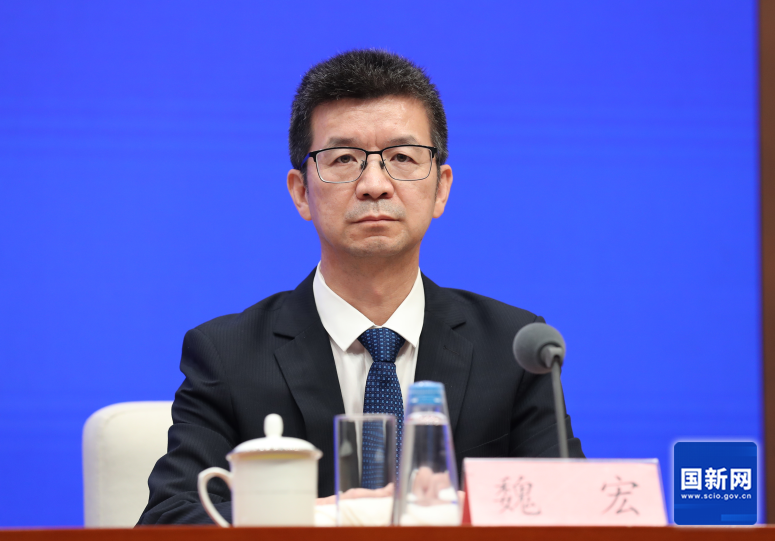 国务院新闻办公室于2026年9月7日（星期一）上午10时举行新闻发布会，请工业和信息化部副部长谢远生、工业和信息化部消费品工业司负责人冯海沧、商务部流通业发展司负责人张祥、文化和旅游部非物质文化遗产司司长单钢新、市场监管总局标准创新管理司司长魏宏介绍推动历史经典产业高质量发展有关情况，并答记者问。图为市场监管总局标准创新管理司司长魏宏（徐想 摄）。
