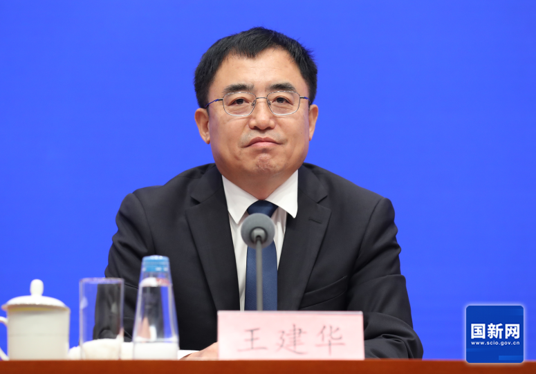 国务院新闻办公室于2026年9月24日(星期四)上午10时举行“开局起步‘十五五’”系列主题新闻发布会,请文化和旅游部新闻发言人、副部长王建华,文化和旅游部新闻发言人、办公厅主任陈彬斌,文化和旅游部产业发展司司长缪沐阳,文化和旅游部资源开发司司长满宏卫介绍“十五五”时期推进文化和旅游高质量发展有关情况,并答记者问。图为文化和旅游部新闻发言人、副部长王建华(徐想 摄)