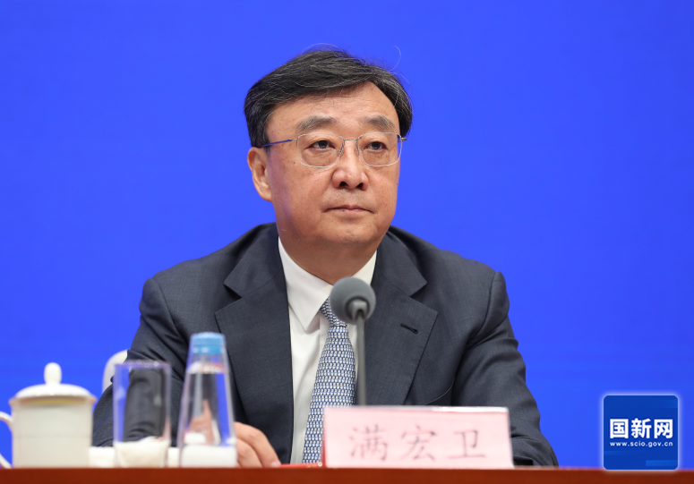 国务院新闻办公室于2026年9月24日（星期四）上午10时举行“开局起步‘十五五’”系列主题新闻发布会，请文化和旅游部新闻发言人、副部长王建华，文化和旅游部新闻发言人、办公厅主任陈彬斌，文化和旅游部产业发展司司长缪沐阳，文化和旅游部资源开发司司长满宏卫介绍“十五五”时期推进文化和旅游高质量发展有关情况，并答记者问。图为文化和旅游部资源开发司司长满宏卫（徐想 摄）