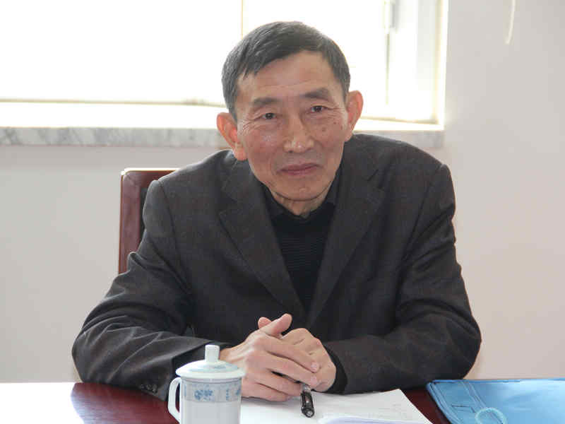 王铁同志参加学员座谈